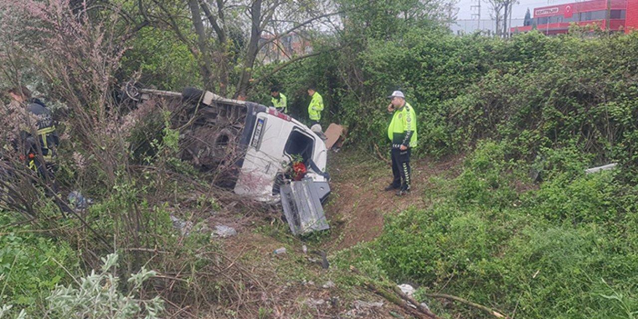 Düğüne giderken şarampole devrildiler: 14 yaralı