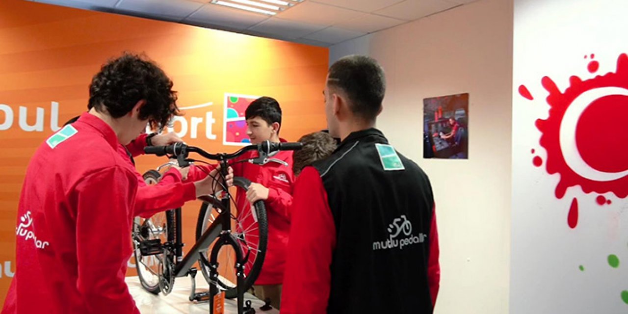 Depremzede çocuklara bayram hediyesi