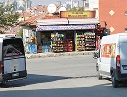 Zehir Saçan Büfe Yıkılıyor