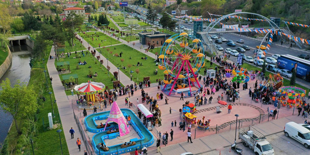 Keçiören Belediyesi’nin ücretsiz lunaparkı tıklım tıklım doluyor