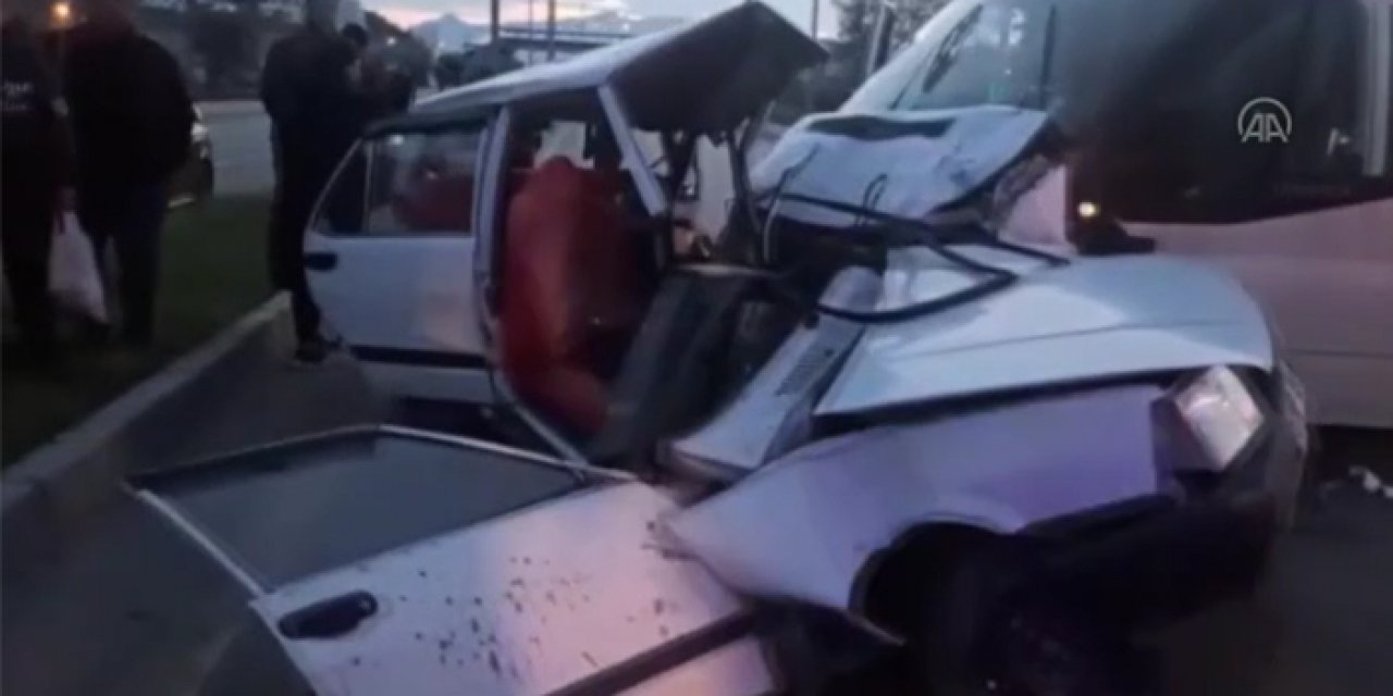 Kazada araba ikiye ayrıldı: 1 ölü 3 yaralı