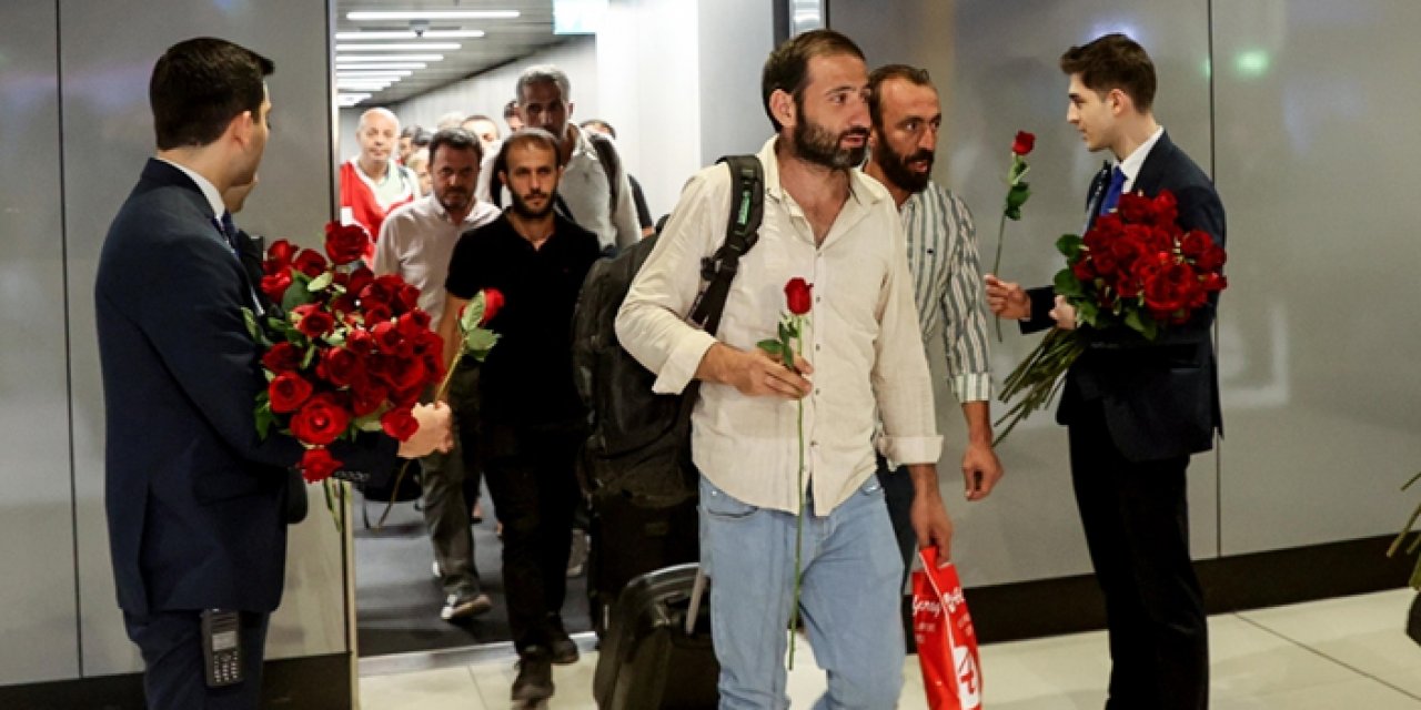 Tahliye edilen vatandaşlar Türkiye’ye döndü: Çatışmanın ortasındaydılar