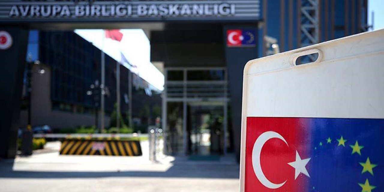13 başarılı Türk genci Avrupa Koleji'nde eğitim alacak