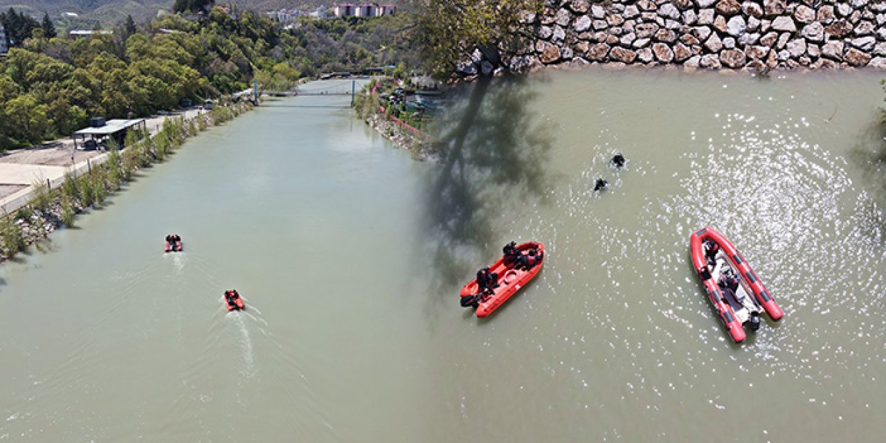 Munzur çayına uçan araçtaki 3 kişiden 6 gündür haber yok
