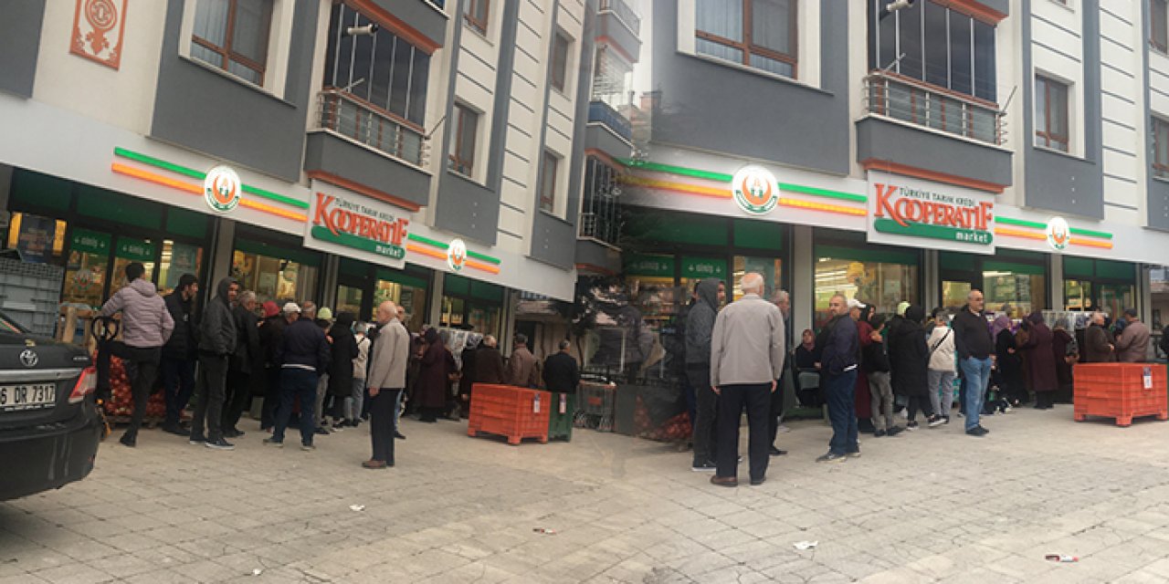 Tarım Kredi Kooperatifi Marketlerinde kuyruk eksik olmuyor