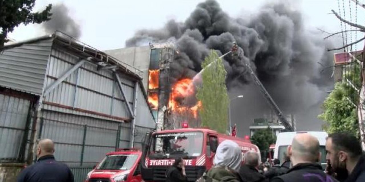 Akit gazetesi'nin bulunduğu binada yangın çıktı