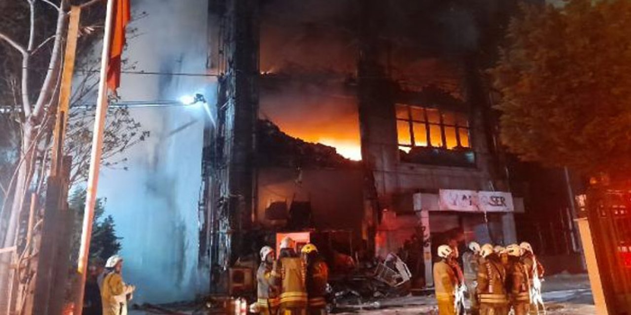Akit Medya Grubu binasında çıkan yangın tüm binayı sardı