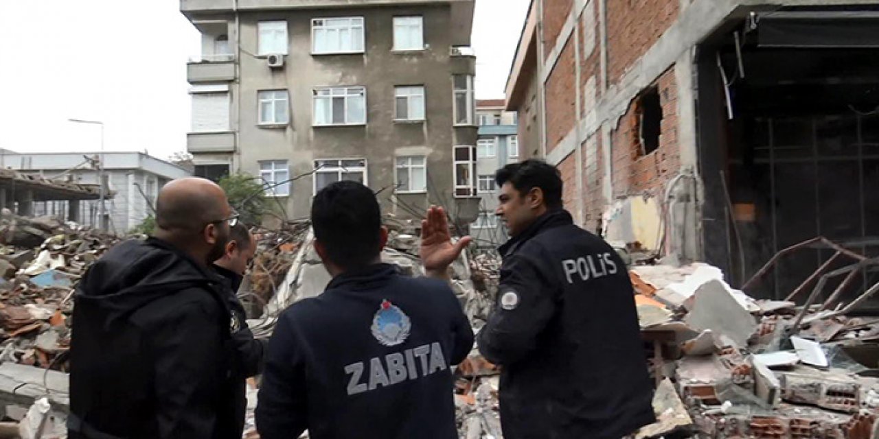 Çöken bina bitişiğindeki binalara da zarar verdi