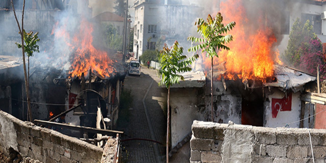Antalya’da ilk Türk mahallesinde ev yangını