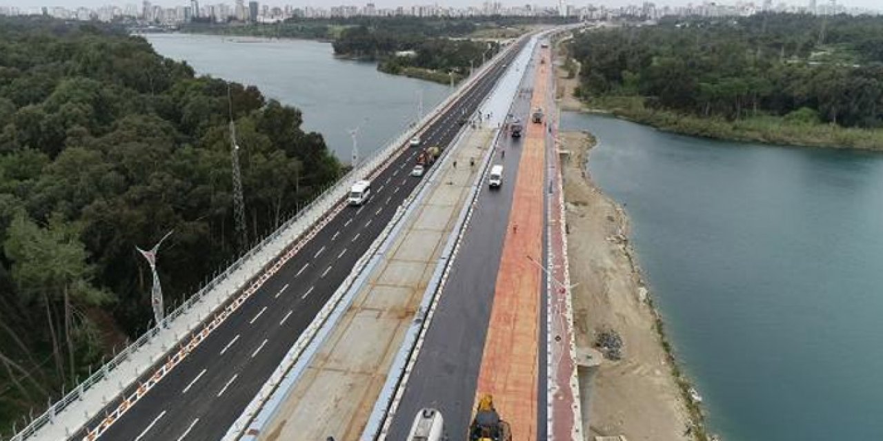 6 şeritli 'Adana 15 Temmuz Şehitler Köprüsü' açıldı