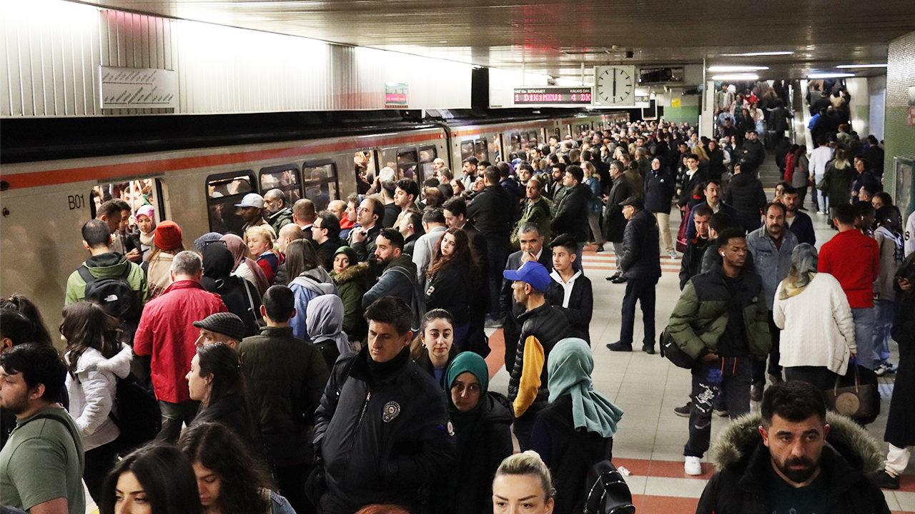 Ankaralılar tren yolu gözledi