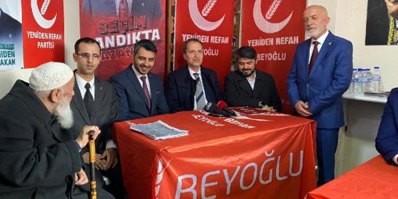 Erbakan Millî Görüşçülerle Beyoğlu'nda bir araya geldi