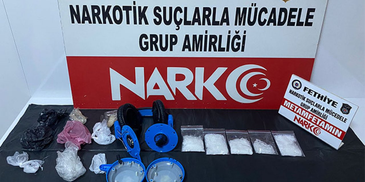 Uyuşturucu kulaklıktan çıktı