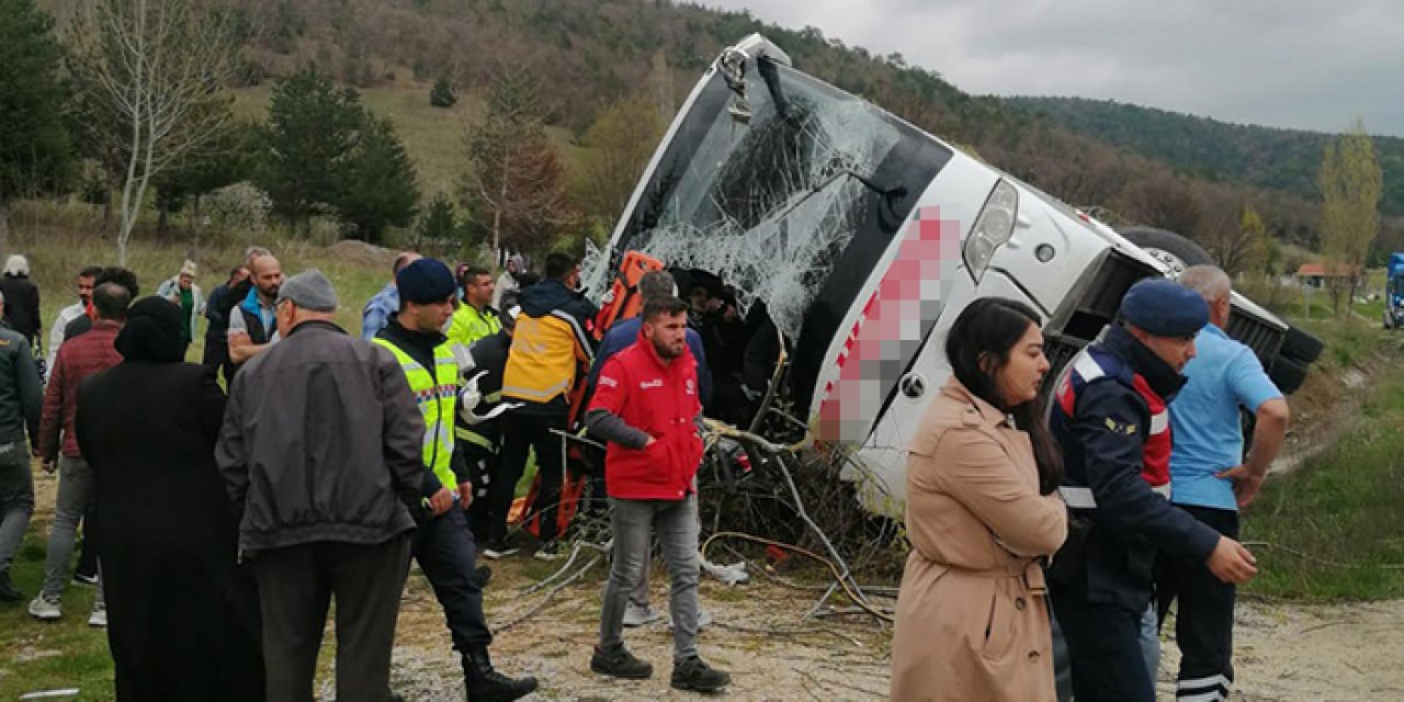 Devrilen otobüsteki 12 kişi yaralandı