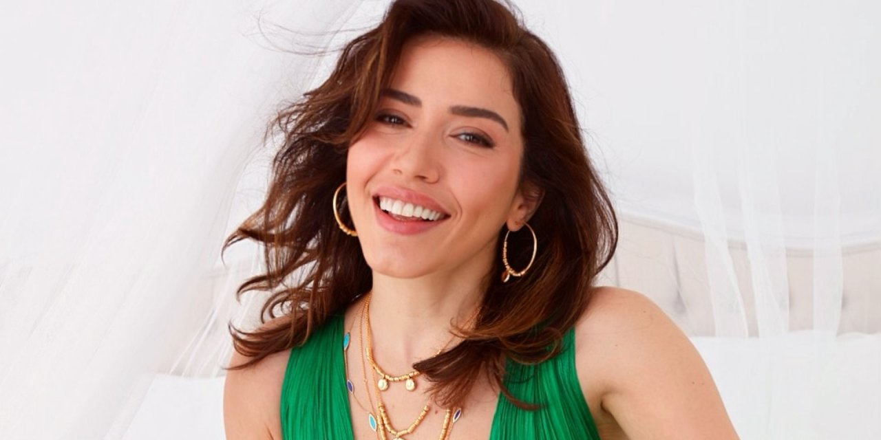 Burcu Güneş kimdir? Şarkıcı Burcu Güneş Kimdir? Burcu Güneş kaç yaşında? Burcu Güneş nereli?