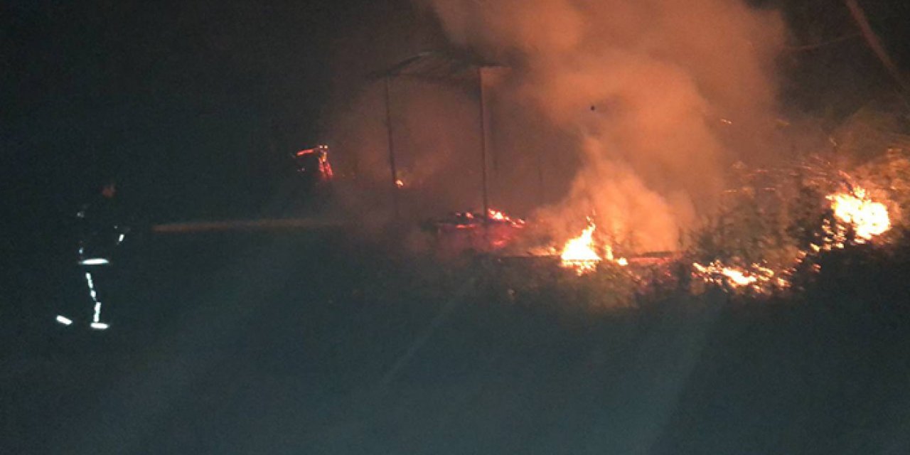 Barakası yanan adam gözyaşlarına boğuldu