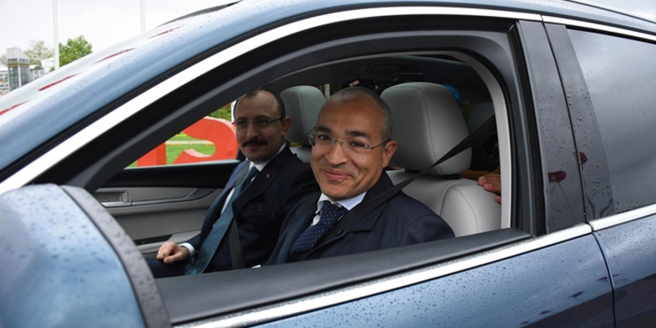 Azerbaycan Ekonomi Bakanı Cabbarov Togg kullandı