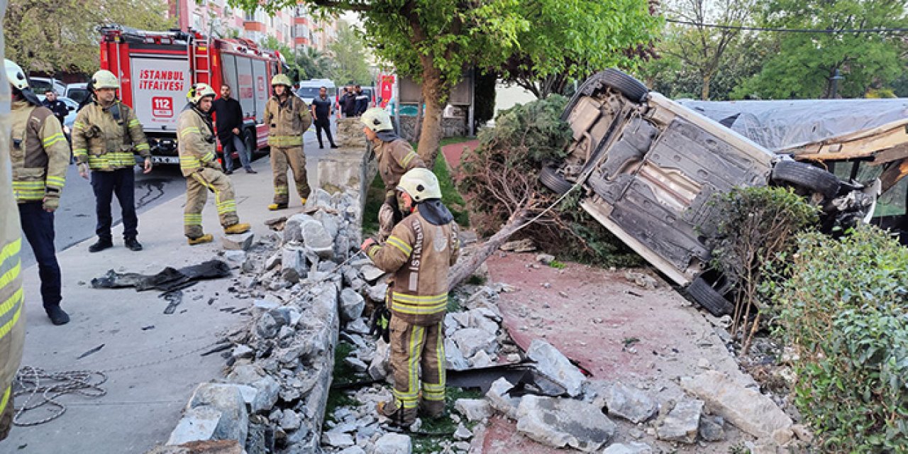Kontrolünü kaybeden araç kafeye girdi: 1 ağır yaralı