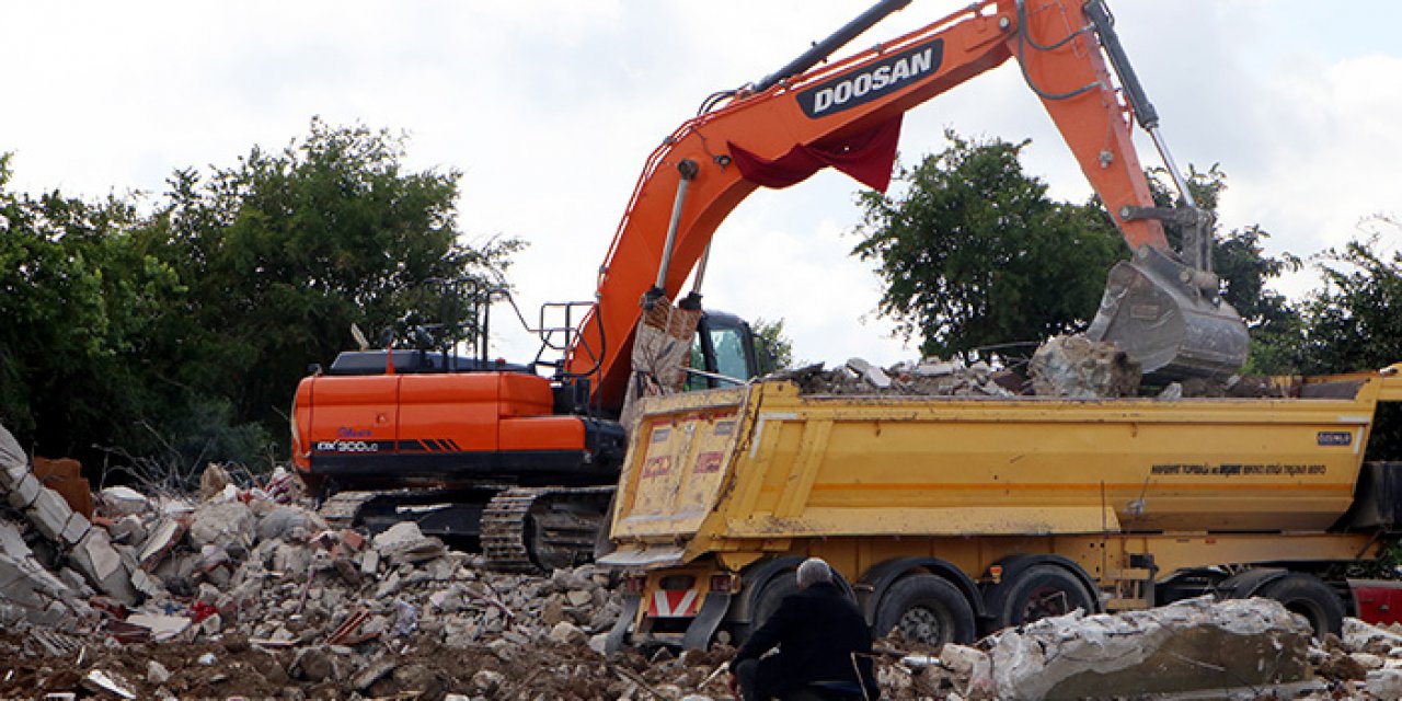 Hatay’da enkaz kaldırma çalışmaları devam ediyor