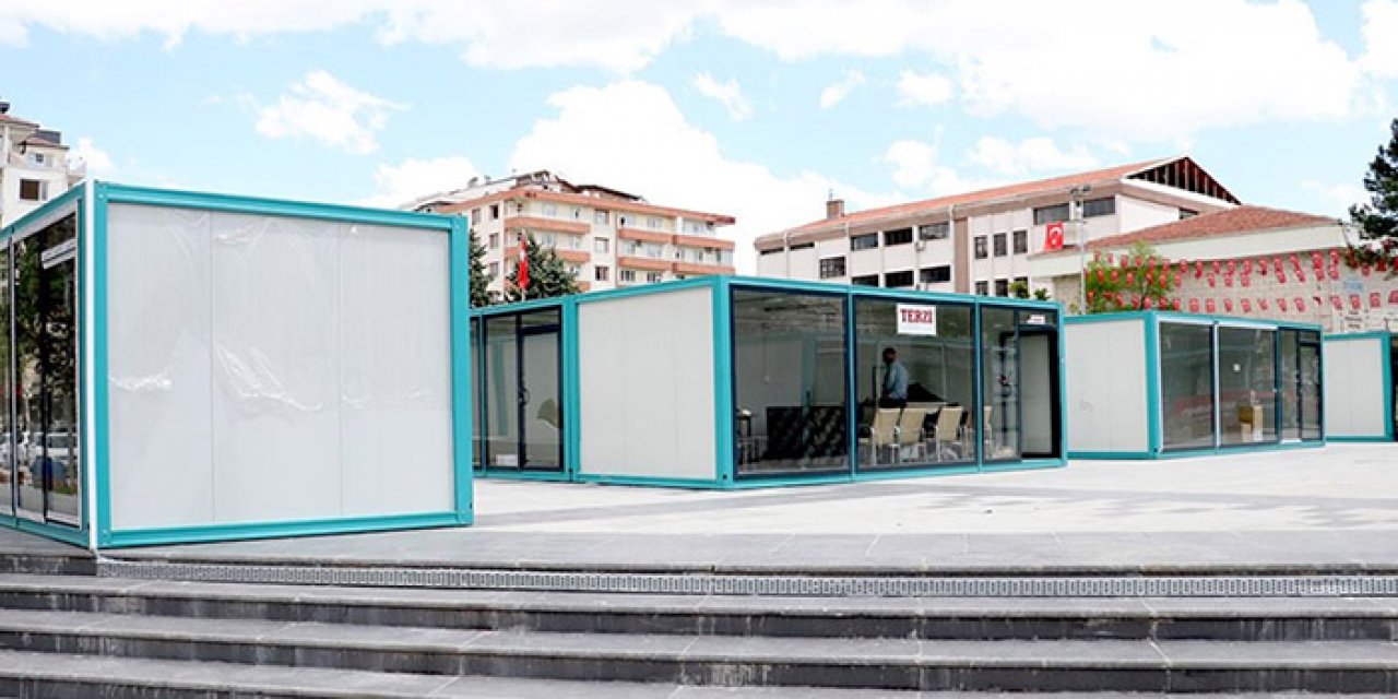 Depremzedeler konteyner dükkanlarında ilk siftahlarını yaptı