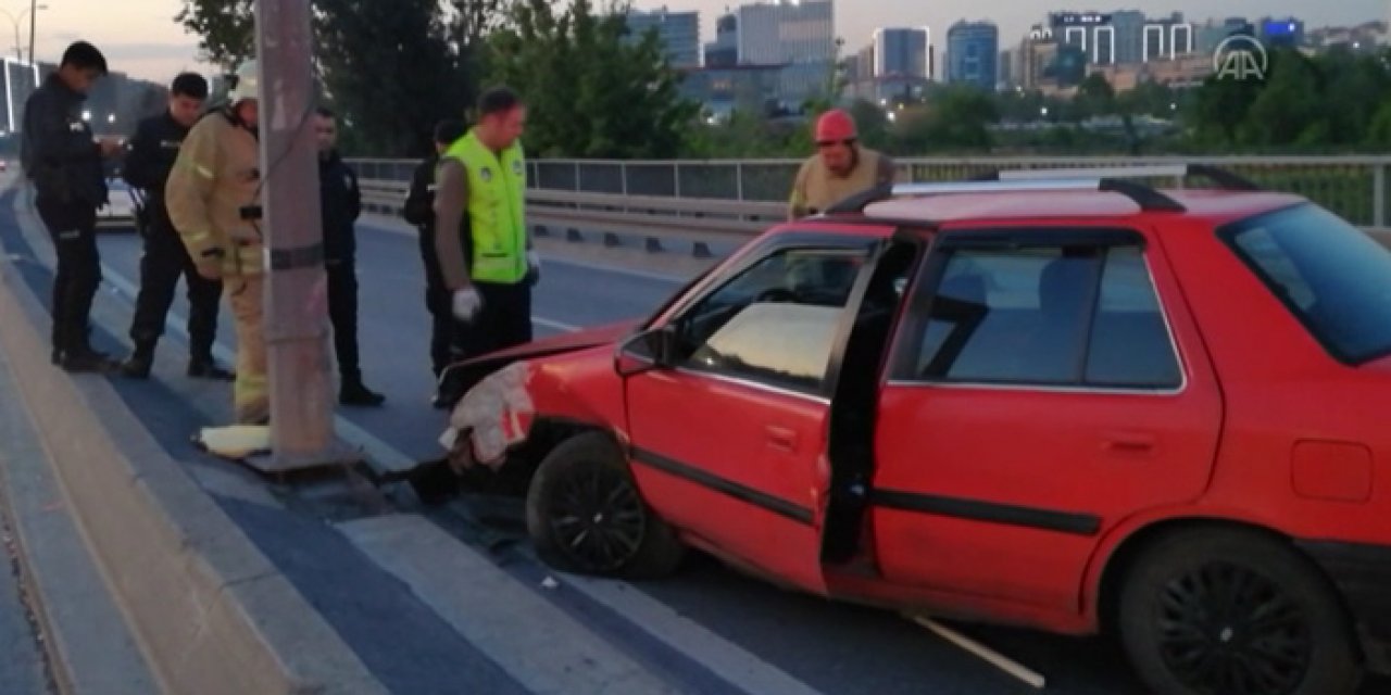 Refüje çarpan sürücü yaralandı