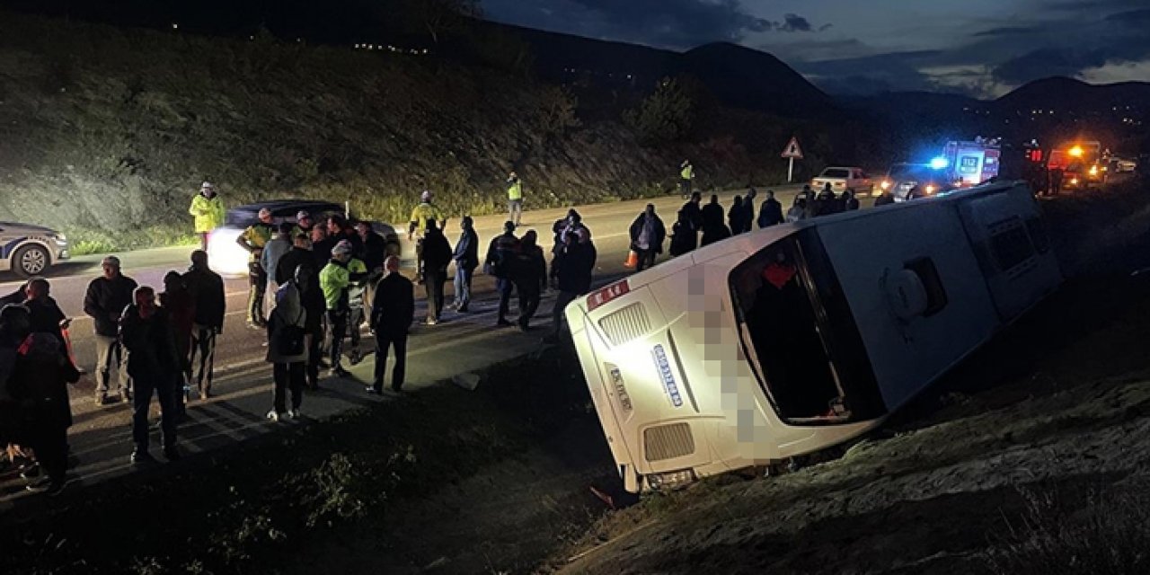 Yolcu otobüsü su kanalına devrildi: 16 yaralı