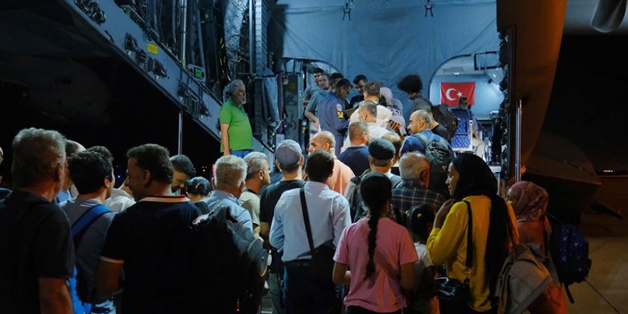 Sudan'dan tahliye edilen Türk vatandaşları Ankara'ya ulaştı