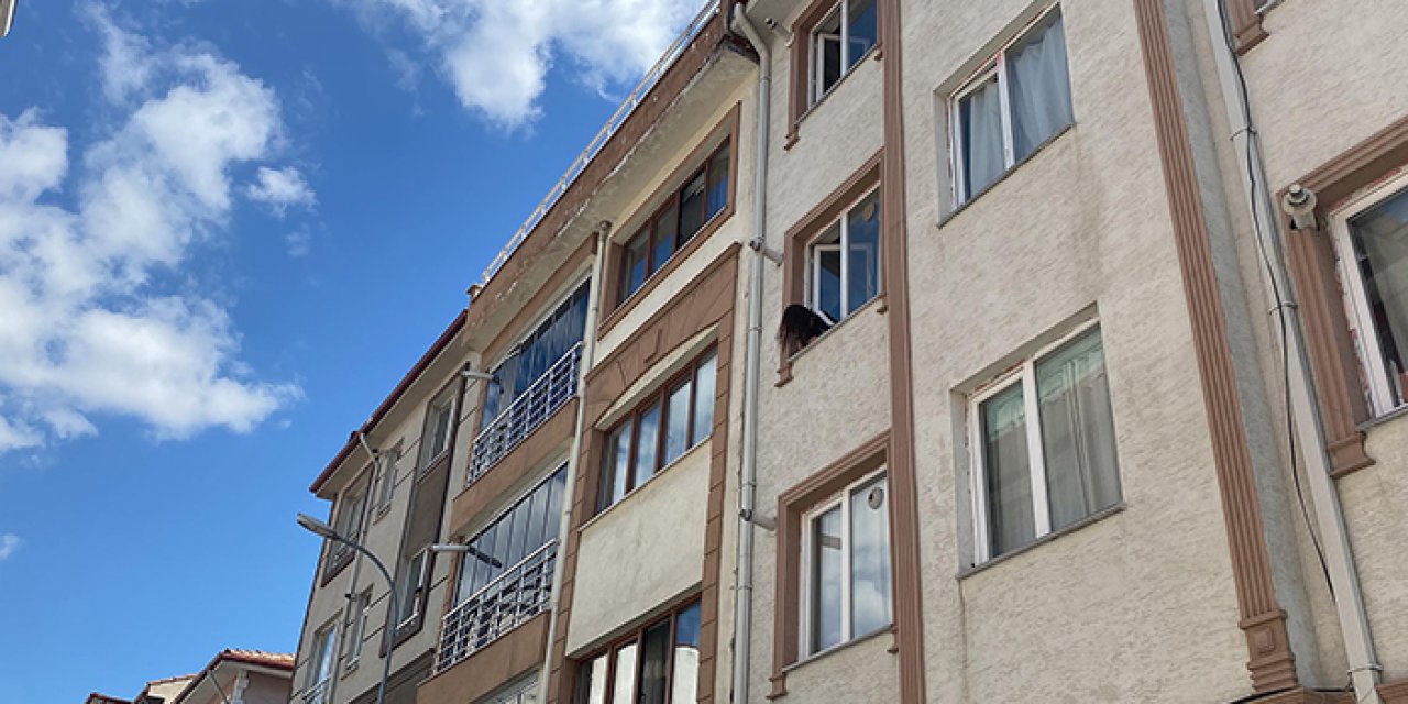 Cam silerken dengesini kaybetti: 3’üncü kattan yere düştü