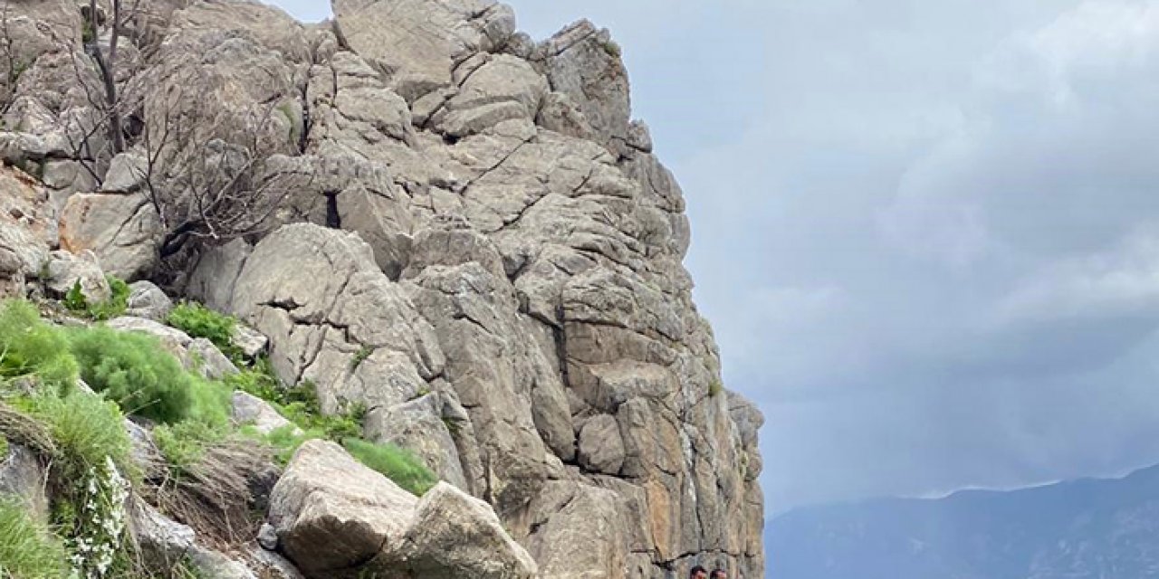 Ot toplarken kayalıklardan düşen korucu yaşamını yitirdi
