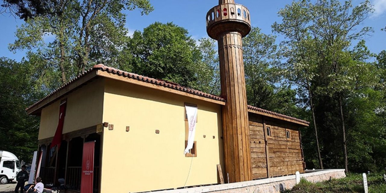 700 yıllık tarihi cami ibadete açıldı