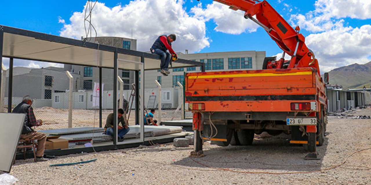 Malatya’da depremzedeler için çarşı kuruluyor