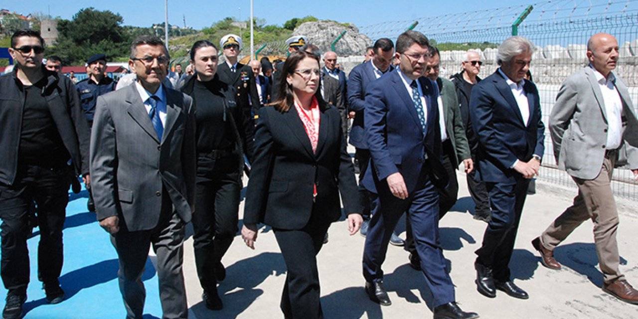 Rus turistlere Bakan Yardımcılı karşılama