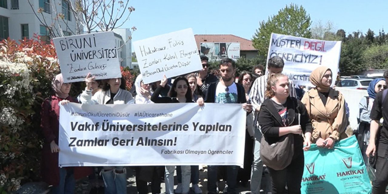 Eğitim ücretlerine gelen zammı öğrenciler protesto etti