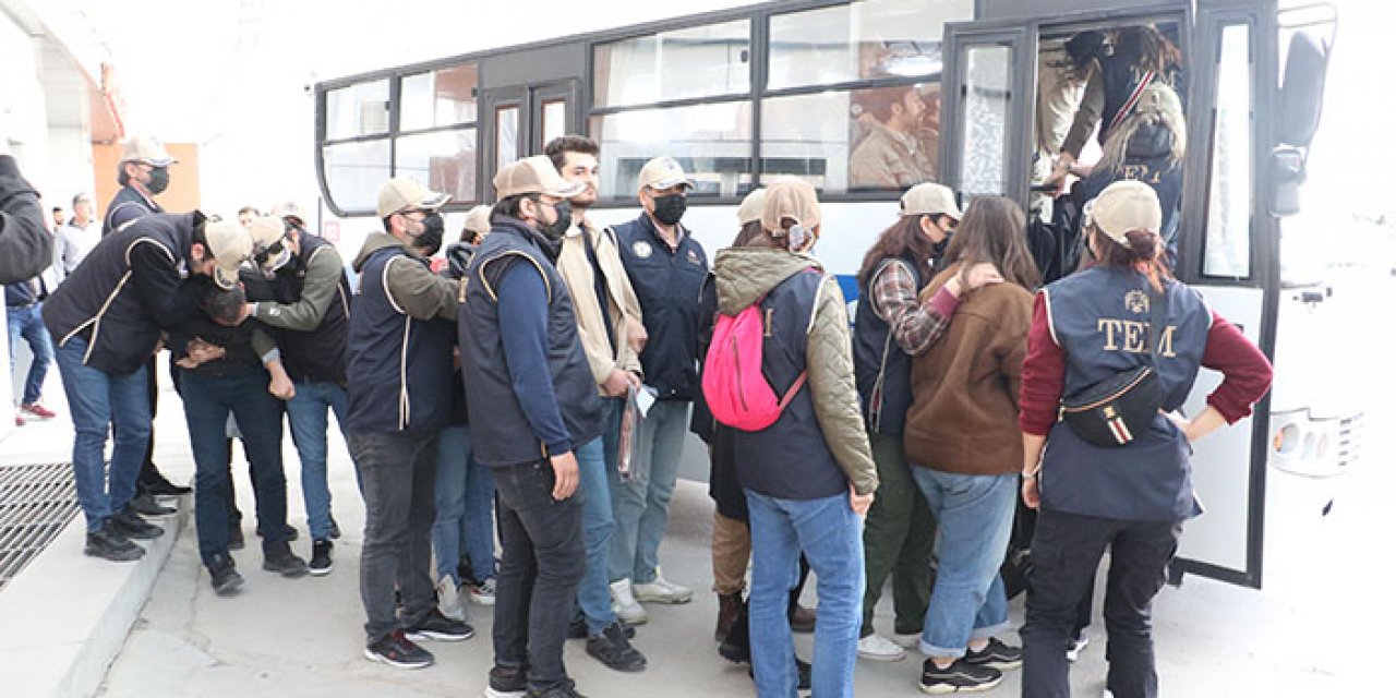 Terör operasyonunda 10 gözaltı: 3'ü milletvekili adayı