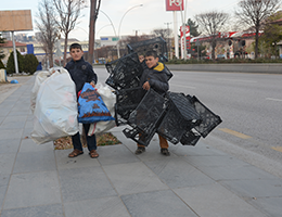 Hayatın Ağır Yükü Omuzlarında