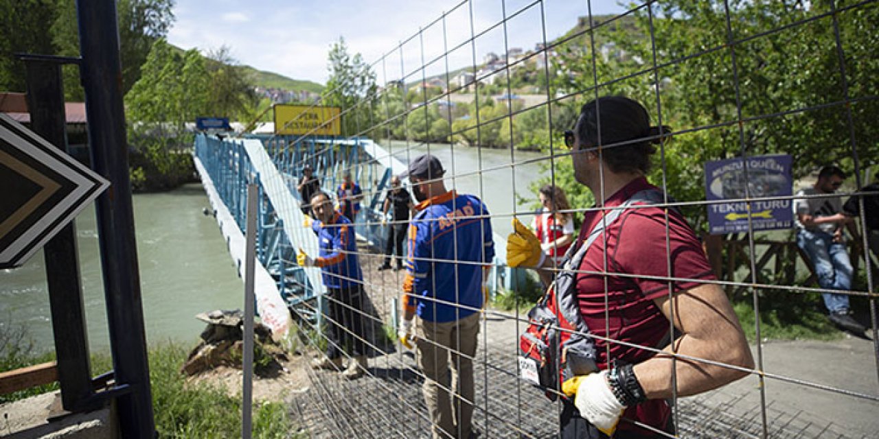 Munzur’da kaybolan 3 kişi için suya çelik ağlar yerleştirildi