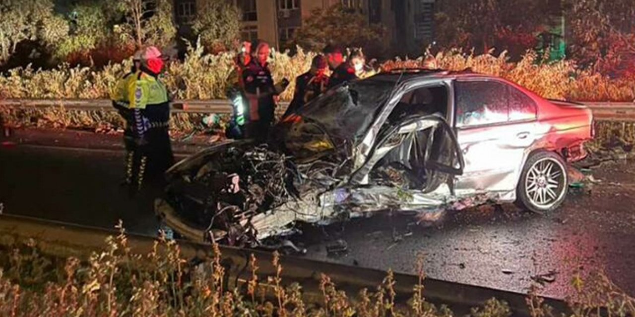 İzmir’de otomobil bariyerlere girdi: 1 ölü