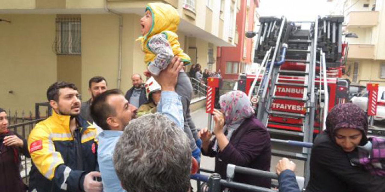 Yangın sonrası binanın üst katlarında mahsur kaldılar