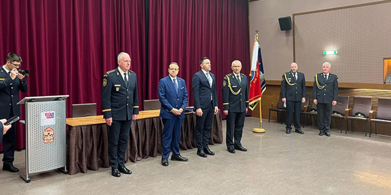 Deprem’de yardım eden Çekya ekibine takdir