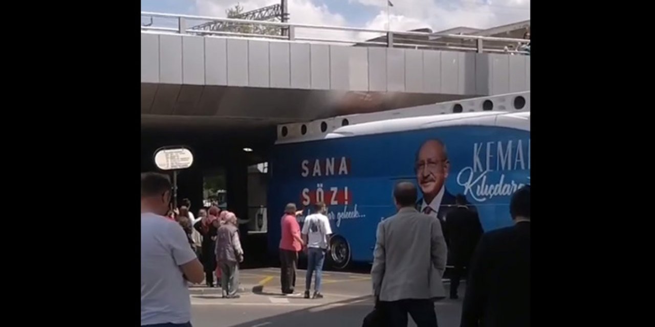 CHP seçim otobüsü Sıhhıye Köprüsü’nde sıkıştı