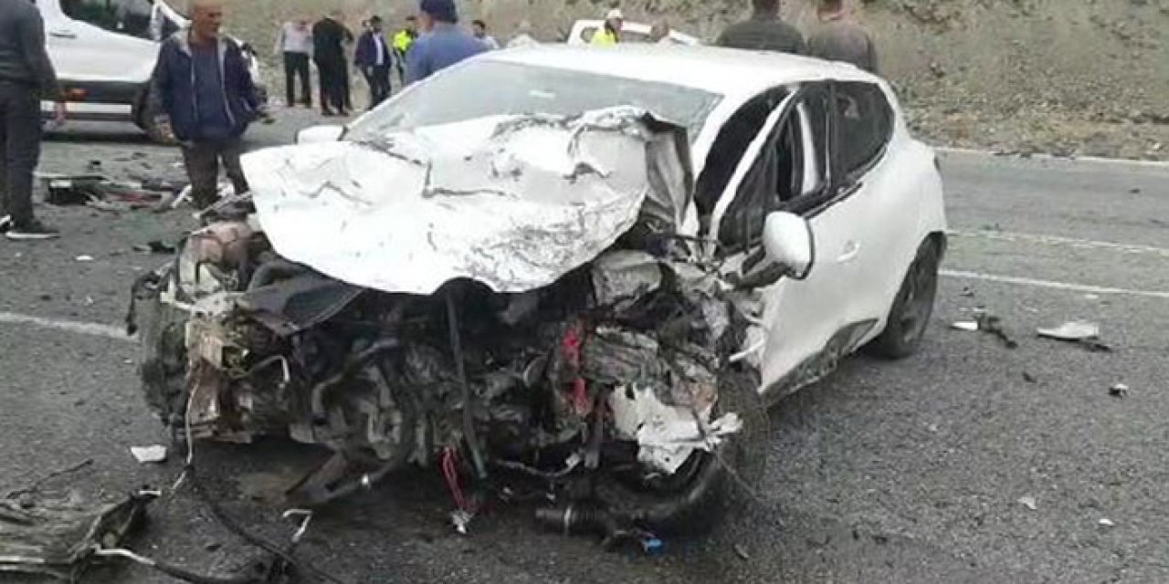 Erzincan’da korkunç kaza: 1 ölü 3 yaralı
