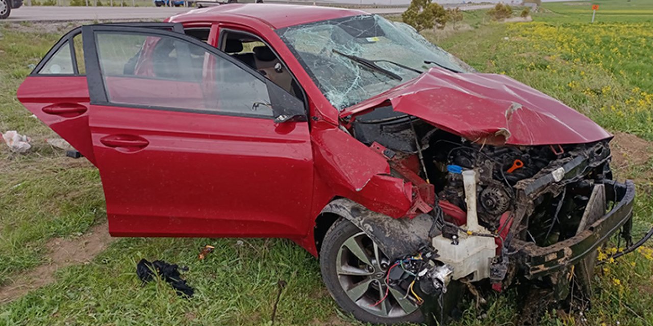 Kontrolden çıkan araç şarampole devrildi: 3 yaralı