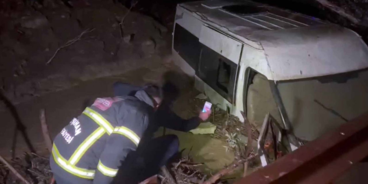 Minibüs sele kapıldı: 6 işçi kurtarıldı