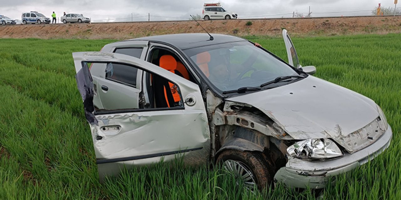 Çarpışan araçlardan biri tarlaya biri yola uçtu: 1 yaralı
