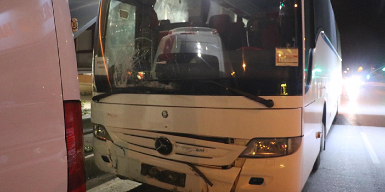 Otobüsle çarpışan motosikletli yaşamını yitirdi