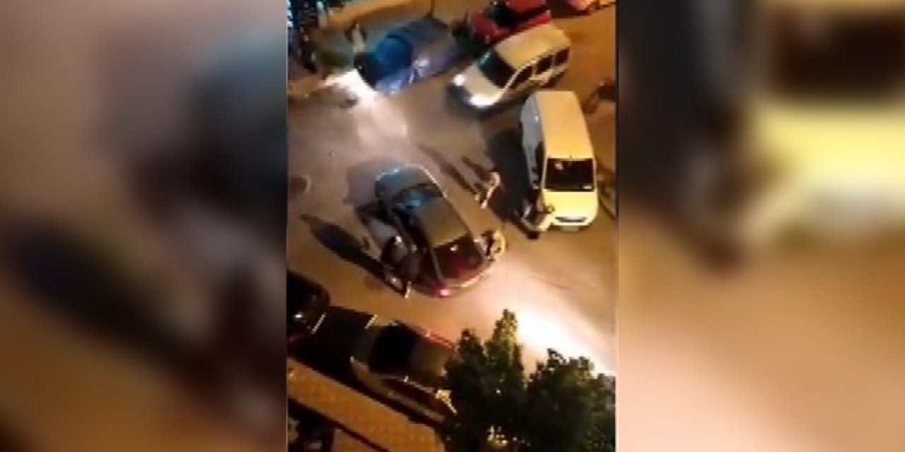 Yol verme kavgasında aracı üzerlerine sürdü