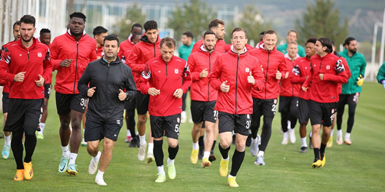 Demir Grup Sivasspor antrenmanlara başladı