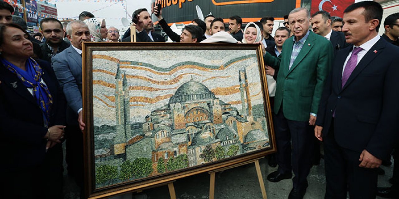 Altındağ'da Erdoğan'a tablo takdim edildi