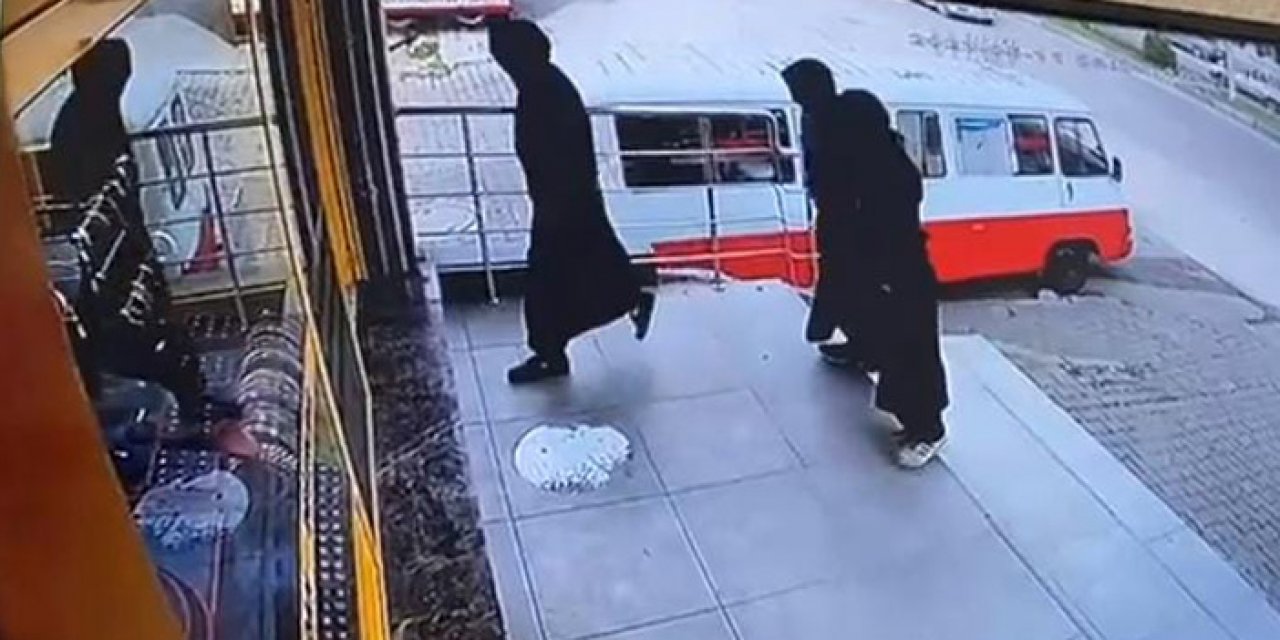 Çarşaflı 3 erkekten başarısız soygun girişimi