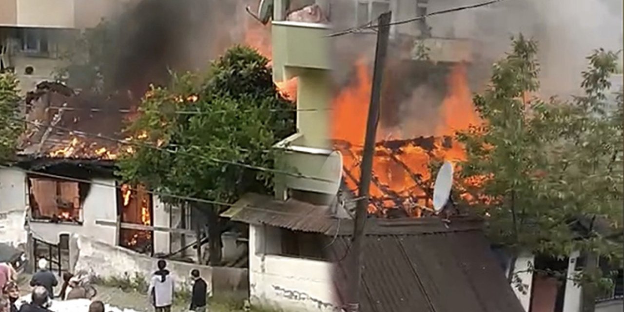 İstanbul’da bir gecekondu alevlere esir oldu